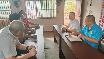 向誠(chéng)率隊(duì)到聯(lián)系村宣講黨的二十屆三中全會(huì)、省委十二屆六次全會(huì)精神并調(diào)研督導(dǎo)駐村幫扶工作